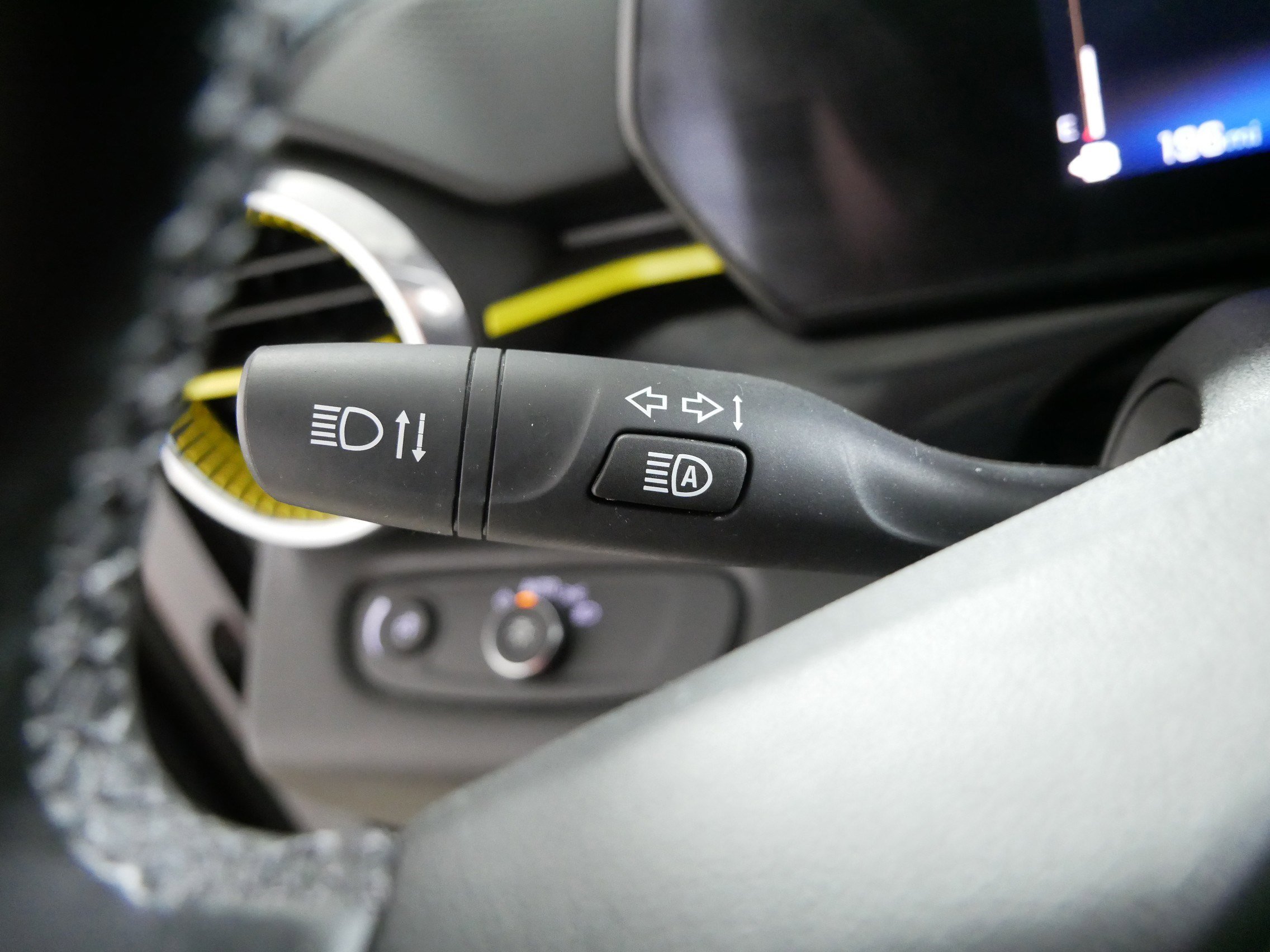 Used 2024 Chevrolet Trax ACTIV w/ Driver Confidence Package image 32