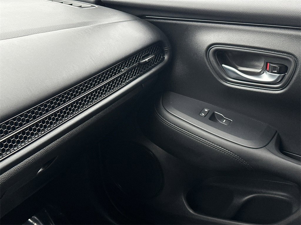 Used 2025 Honda HR-V LX image 29