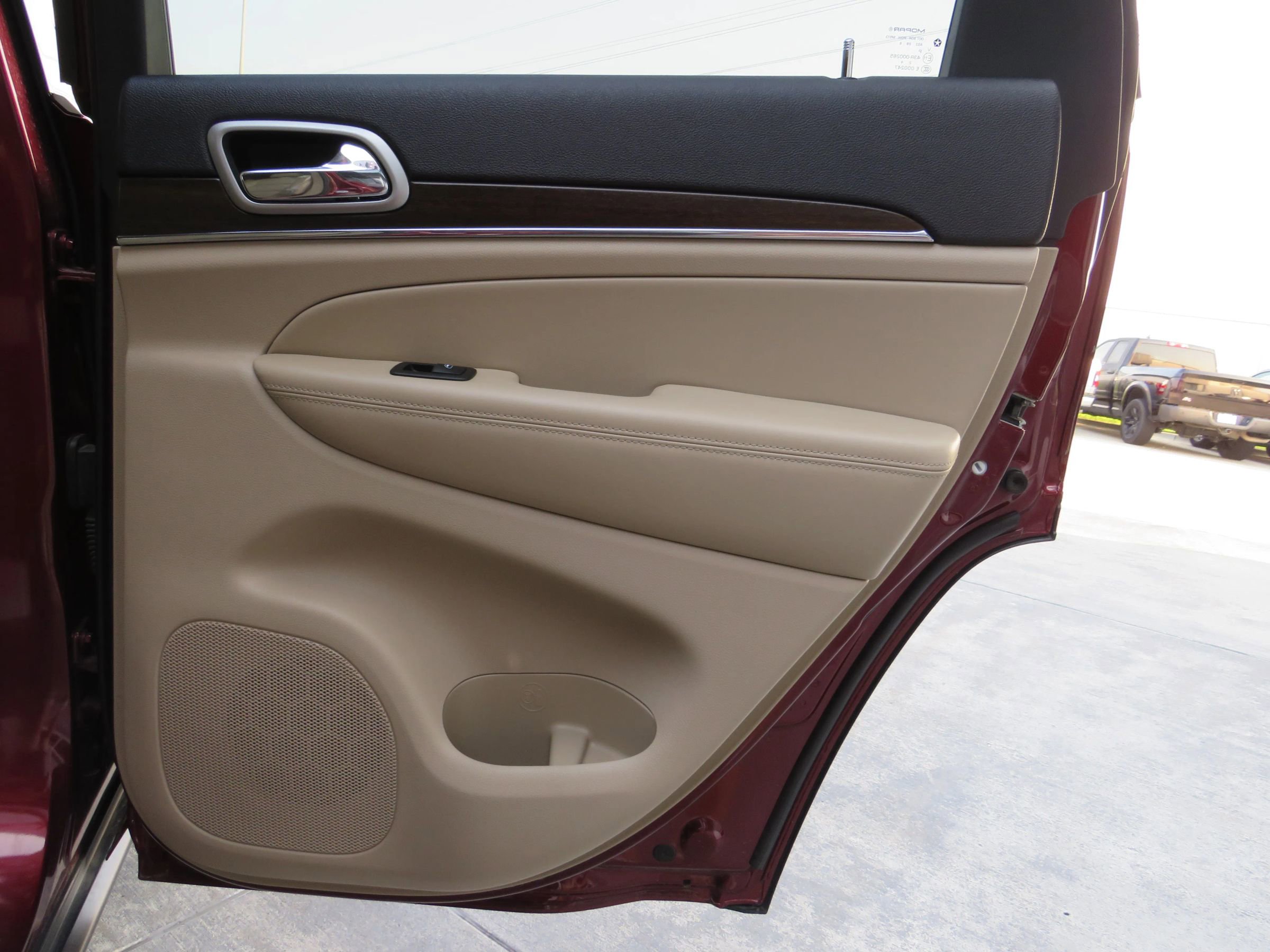 Used 2018 Jeep Grand Cherokee Limited image 47