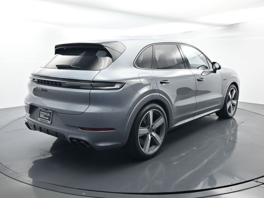 Used 2025 Porsche Cayenne Turbo image 15
