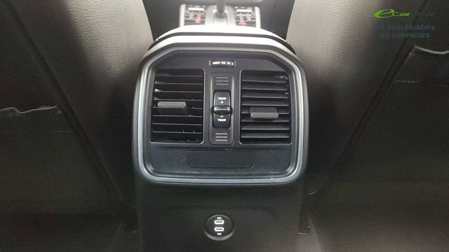 Used 2024 Porsche Macan image 37