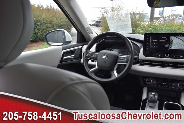 Used 2025 Mitsubishi Outlander SE AWD/4WD image 29