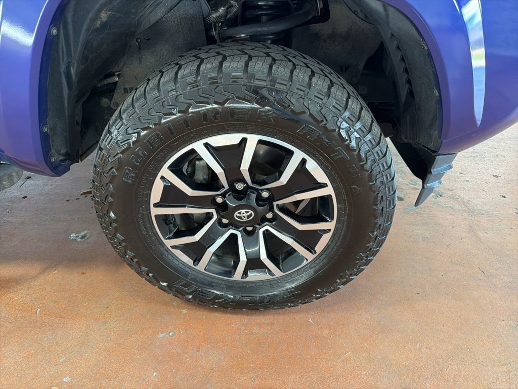 Used 2022 Toyota Tacoma TRD Sport w/ Technology Package AWD/4WD image 10