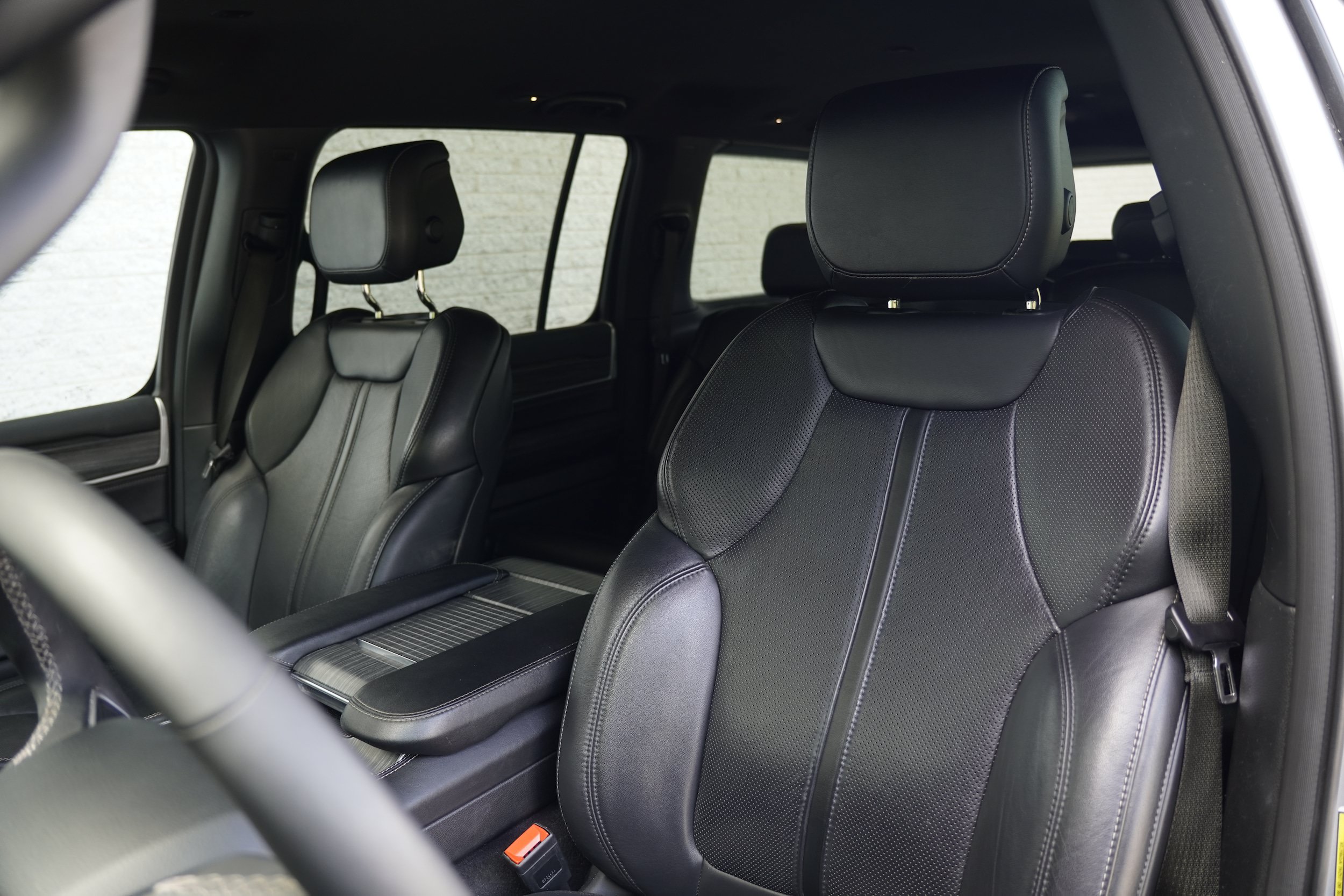 Used 2024 Jeep Wagoneer L Series II w/ Flexible Seating Group RWD image 14