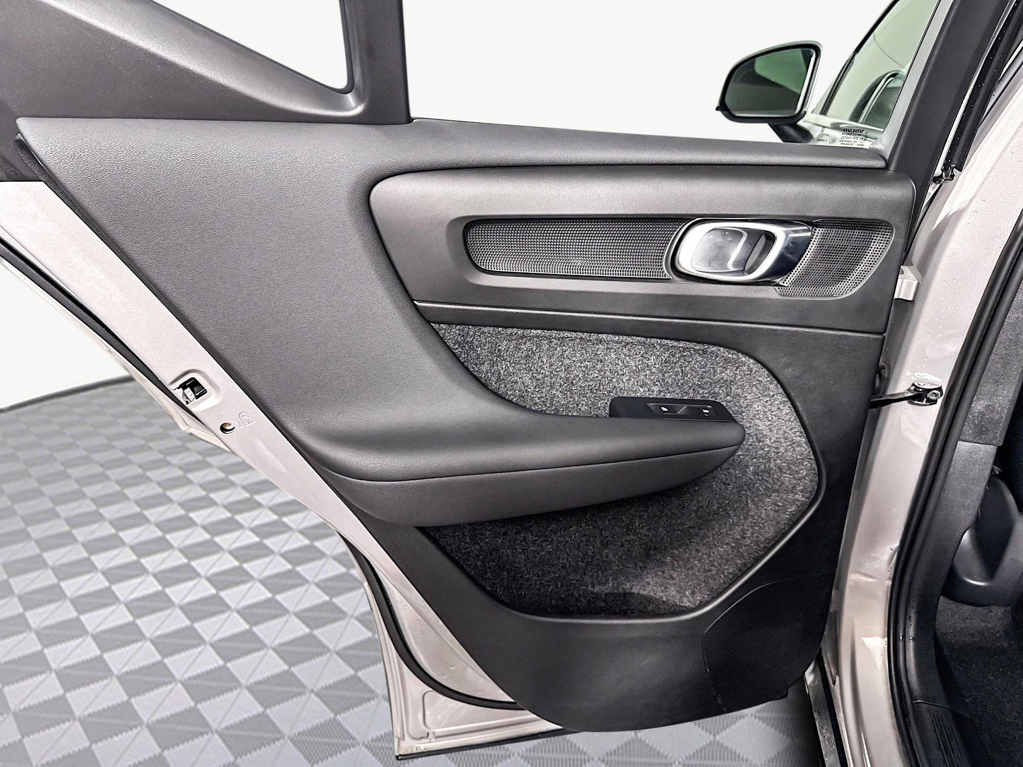 Used 2025 Volvo XC40 B5 Core image 26