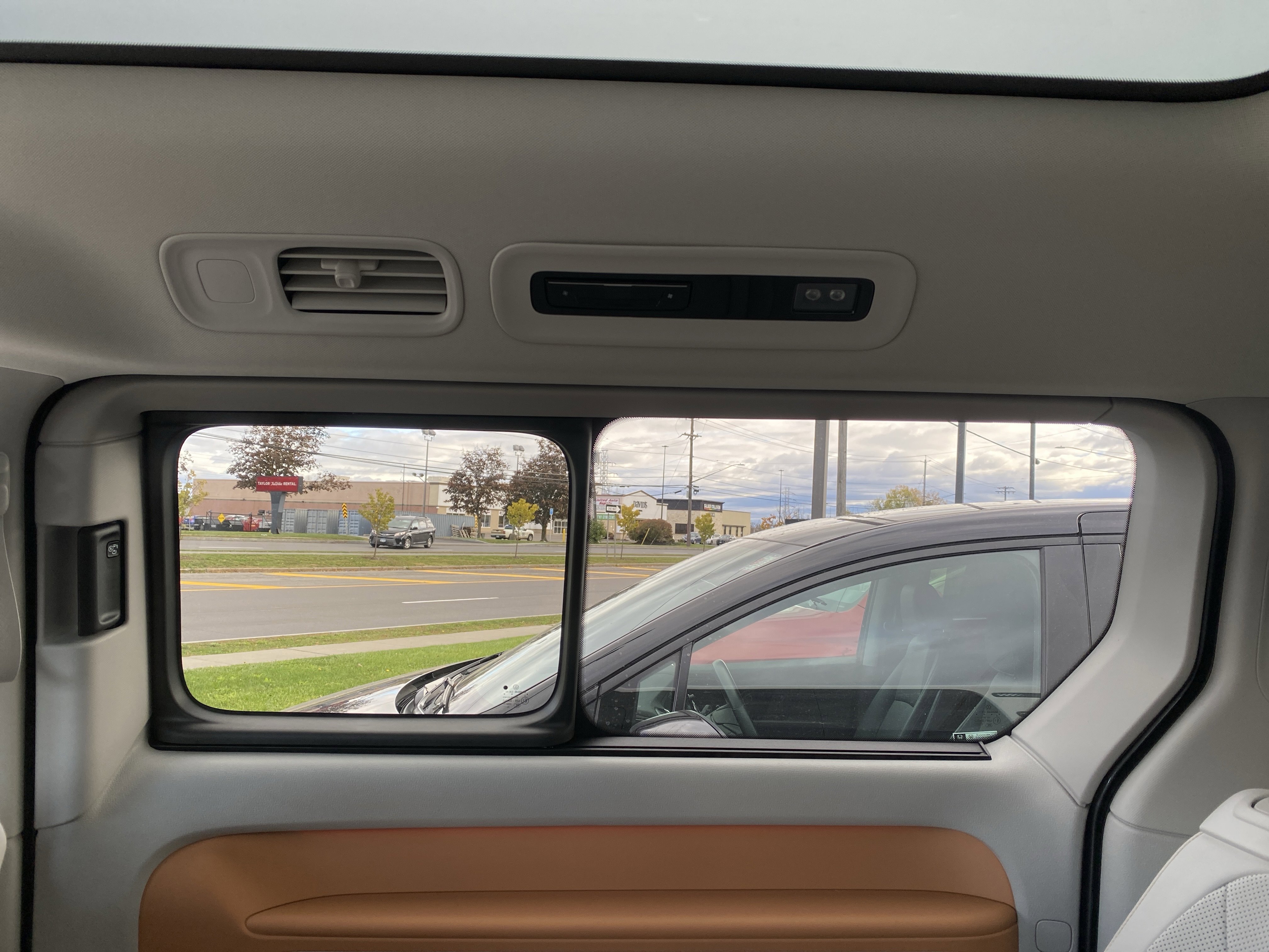 Used 2025 Volkswagen ID. Buzz 1st Edition image 24