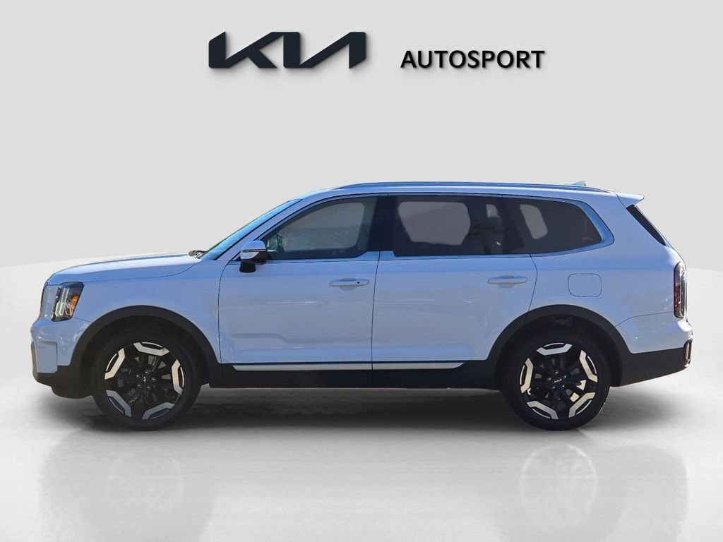 Used 2023 Kia Telluride EX w/ EX Captain's Chair Package image 13