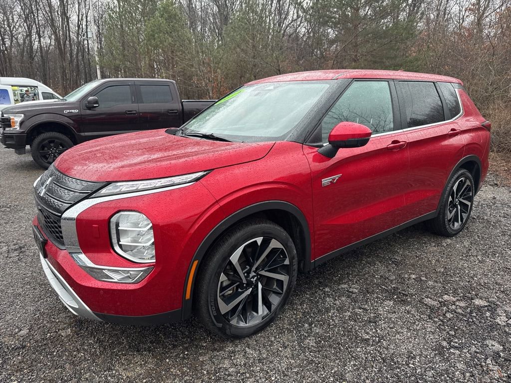 Used 2024 Mitsubishi Outlander 4WD Plug-In Hybrid image 4