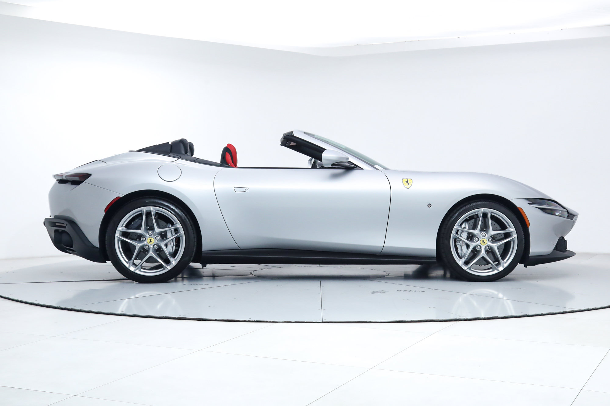 Certified 2026 Ferrari Roma Spider RWD image 10