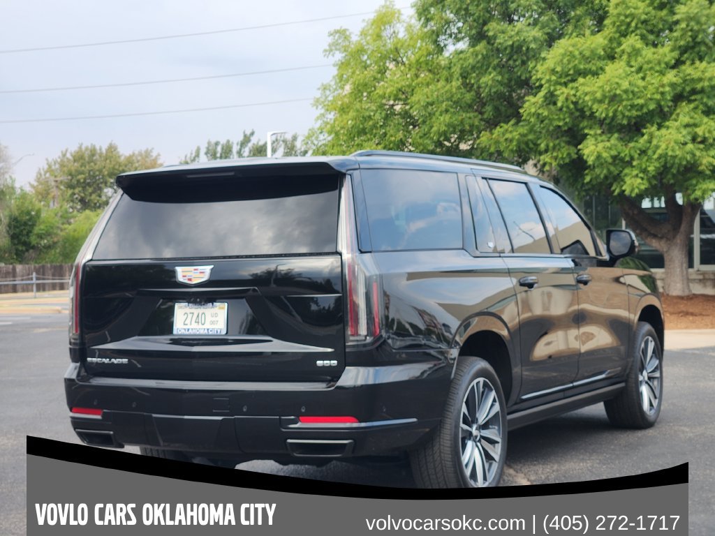 Used 2025 Cadillac Escalade ESV Sport AWD/4WD image 4