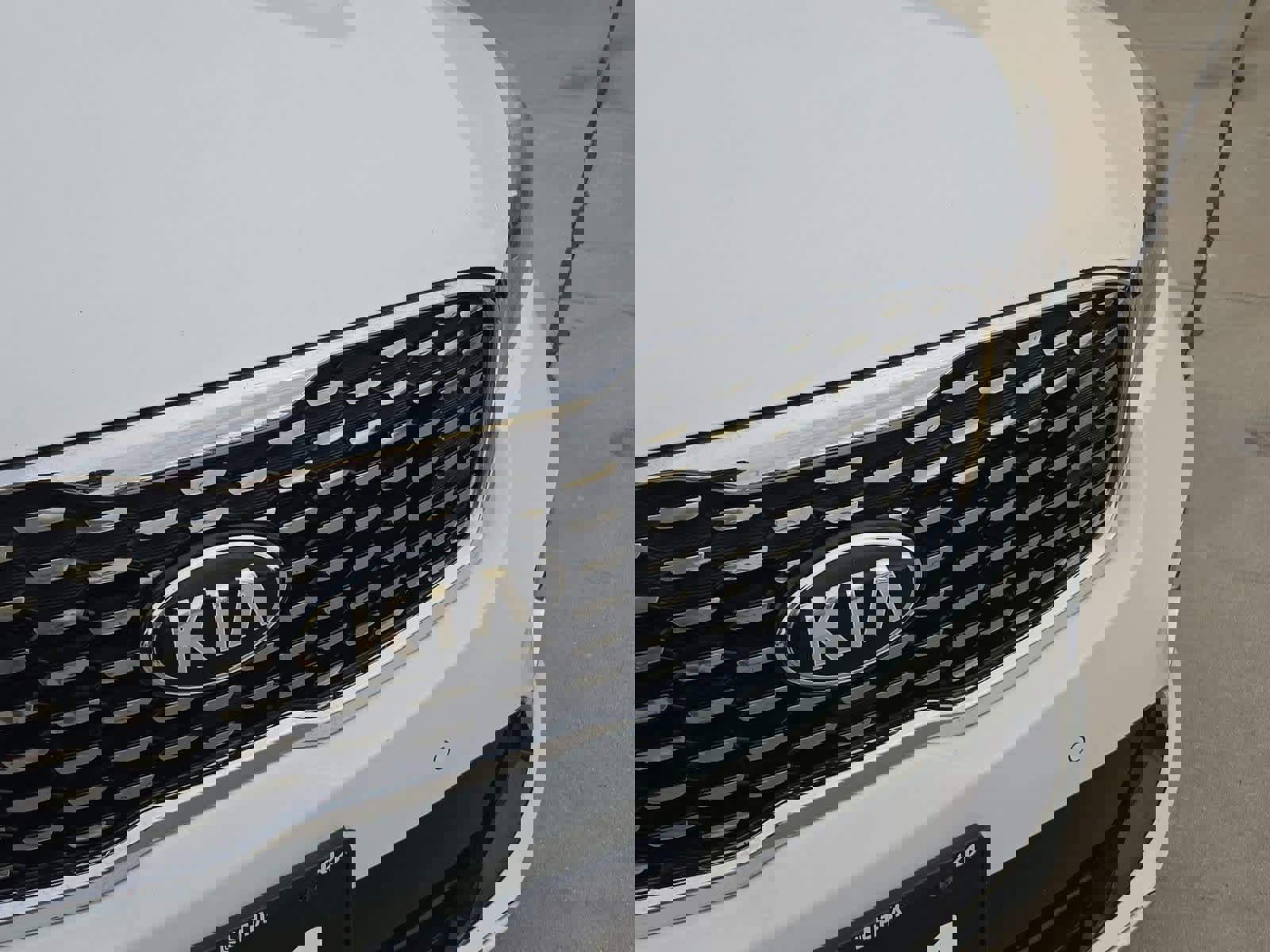 Used 2019 Kia Sorento SX image 11