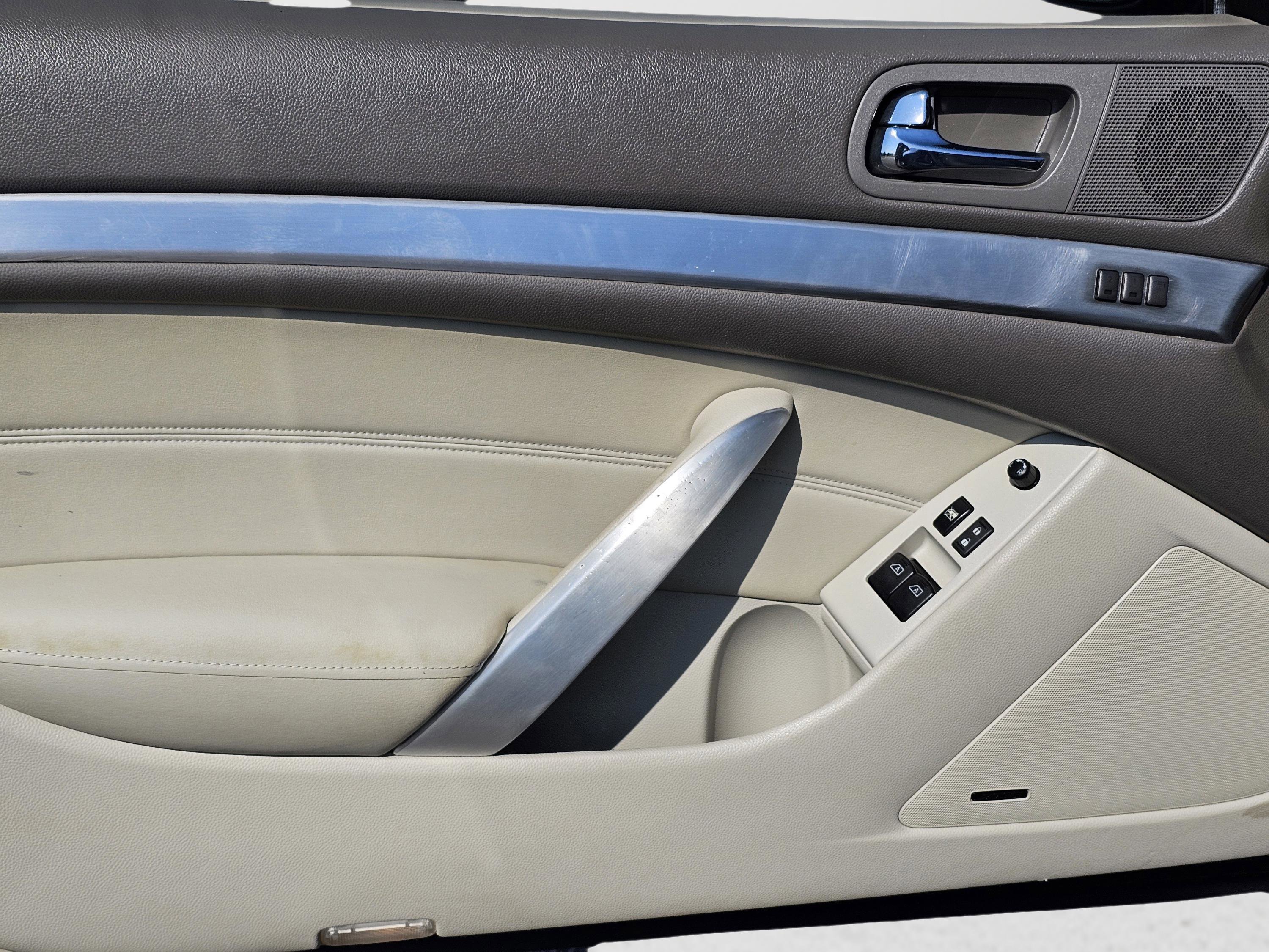 Used 2012 INFINITI G37 Journey w/ Premium Pkg image 9