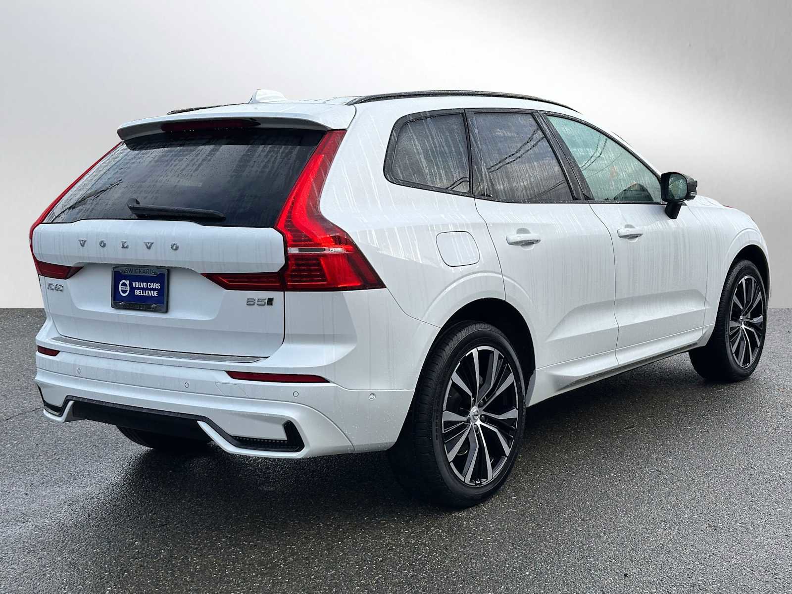Used 2025 Volvo XC60 B5 Plus w/ Protection Package Premier image 3