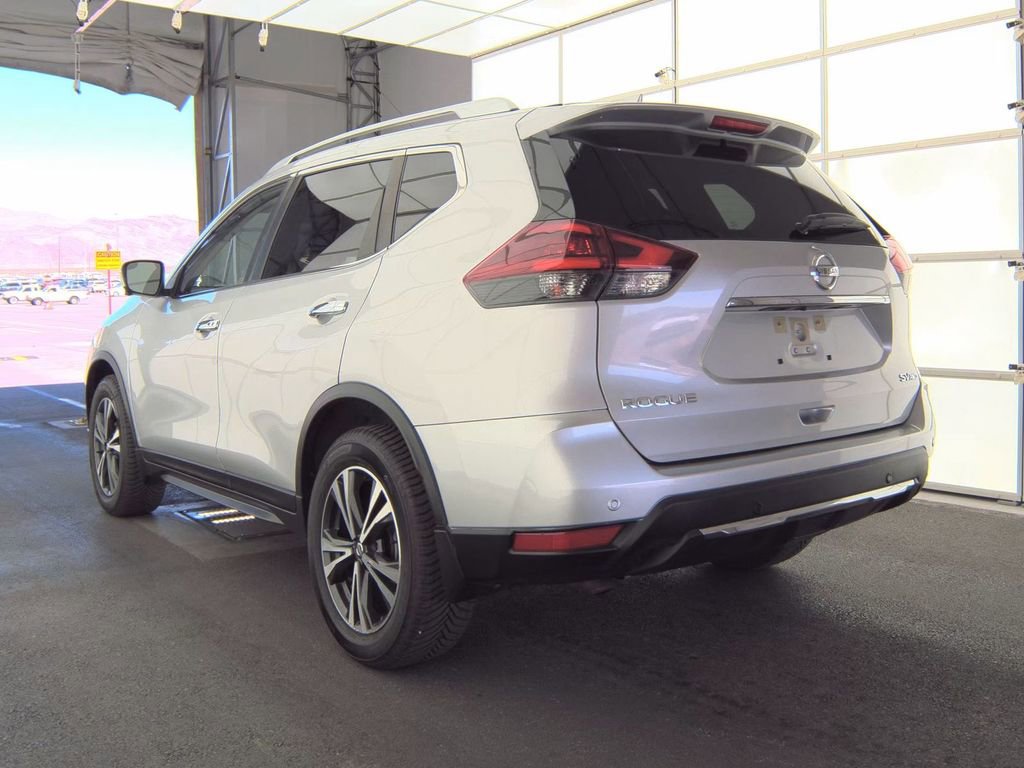 Used 2020 Nissan Rogue SV w/ Sun & Sound Touring Package AWD/4WD image 3