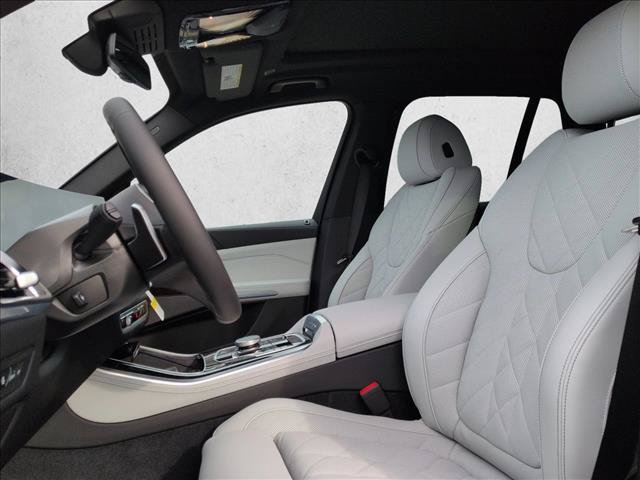 Used 2026 BMW X5 xDrive50e w/ M Sport Package AWD/4WD image 4