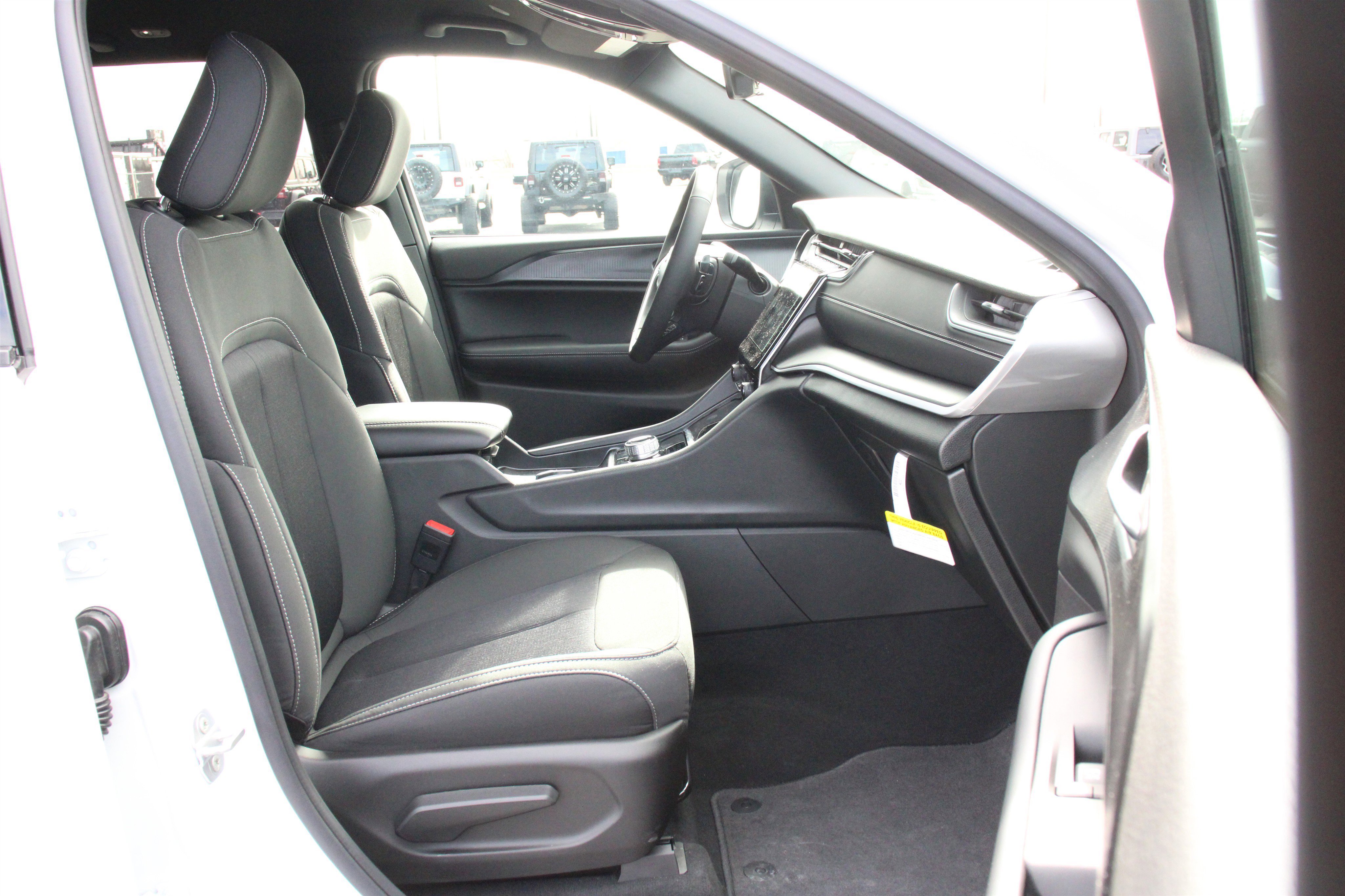 New 2025 Jeep Grand Cherokee Laredo w/ MOPAR Finishing Package image 23