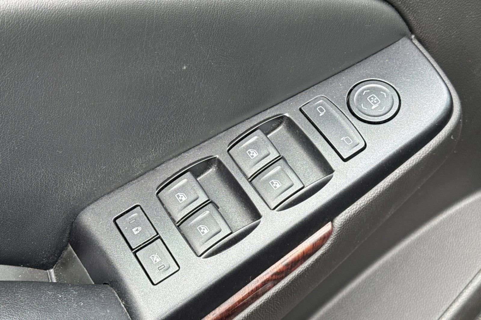 Used 2015 GMC Yukon SLE w/ Convenience Package AWD/4WD image 12