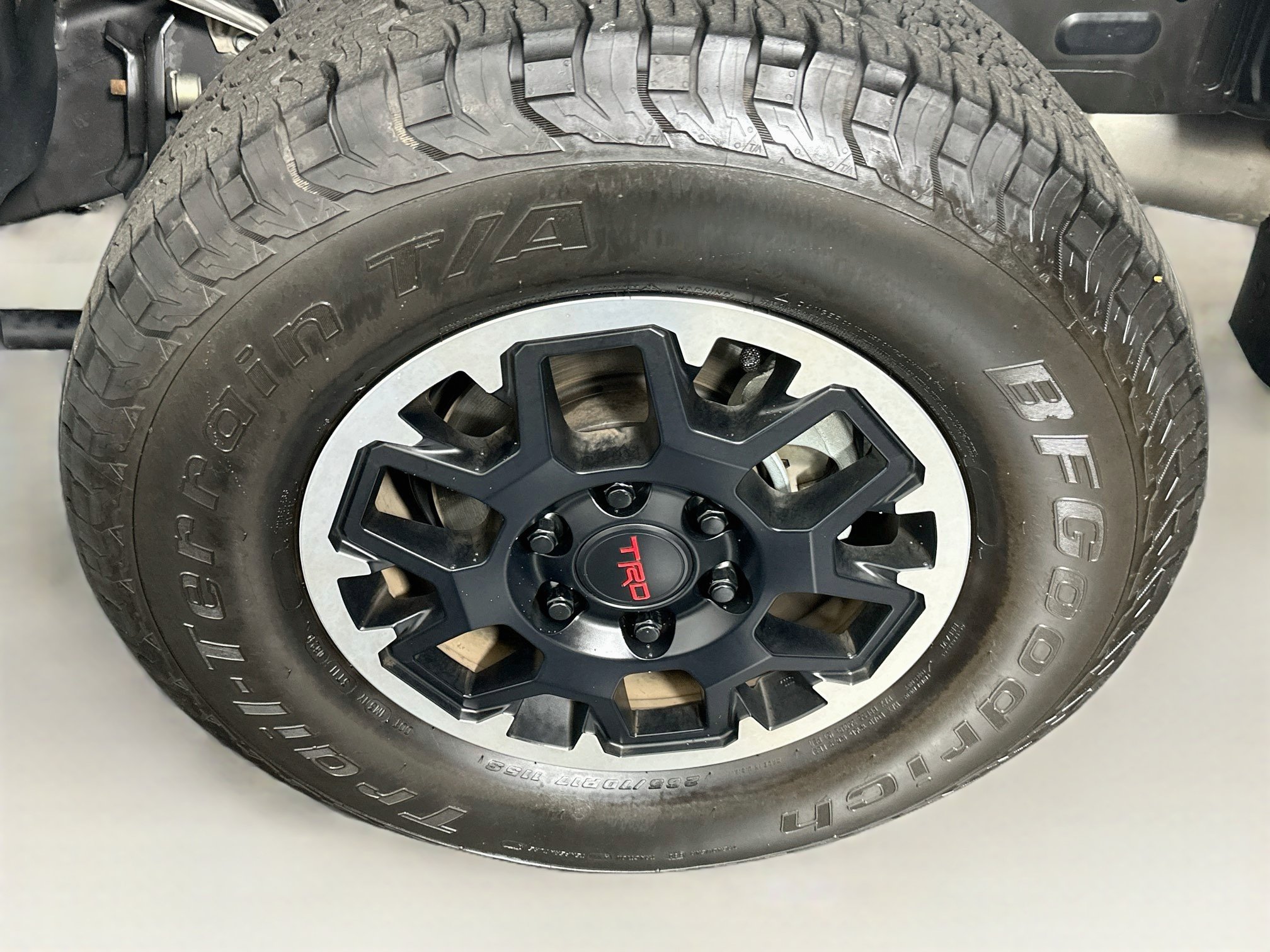 Used 2024 Toyota Tacoma TRD Off-Road w/ TRD Off Road Upgrade Package AWD/4WD image 11