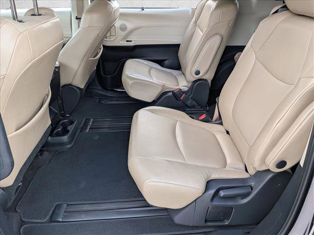 Used 2021 Toyota Sienna XLE image 19