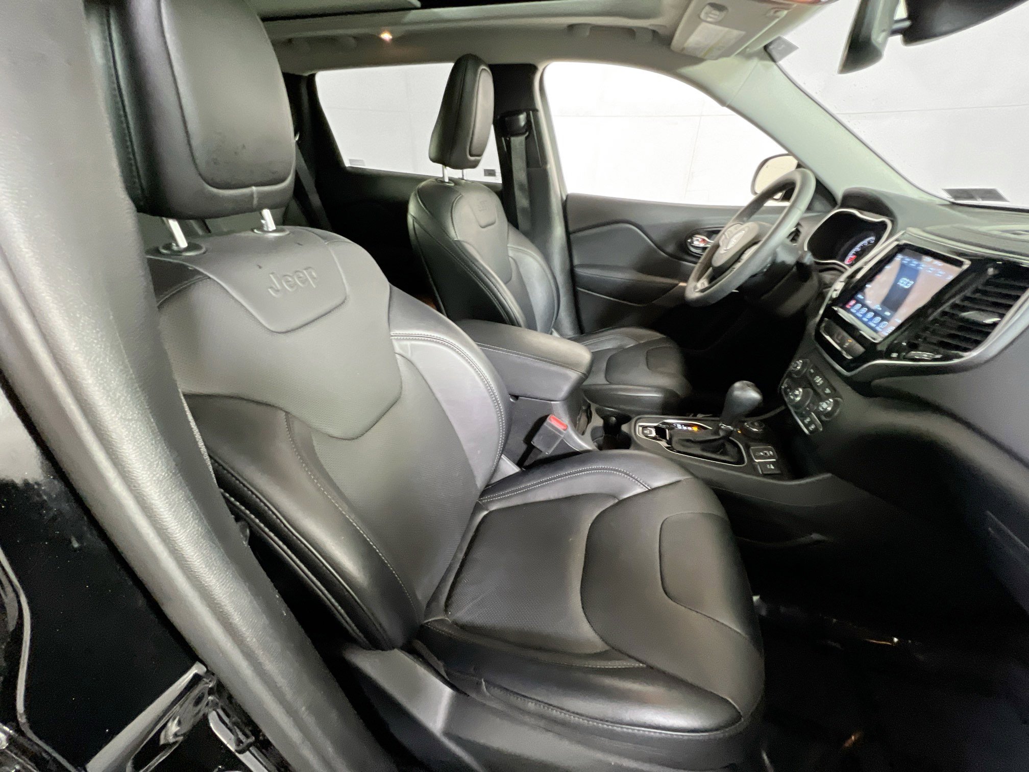 Used 2022 Jeep Cherokee Limited w/ Mopar Interior Package image 27