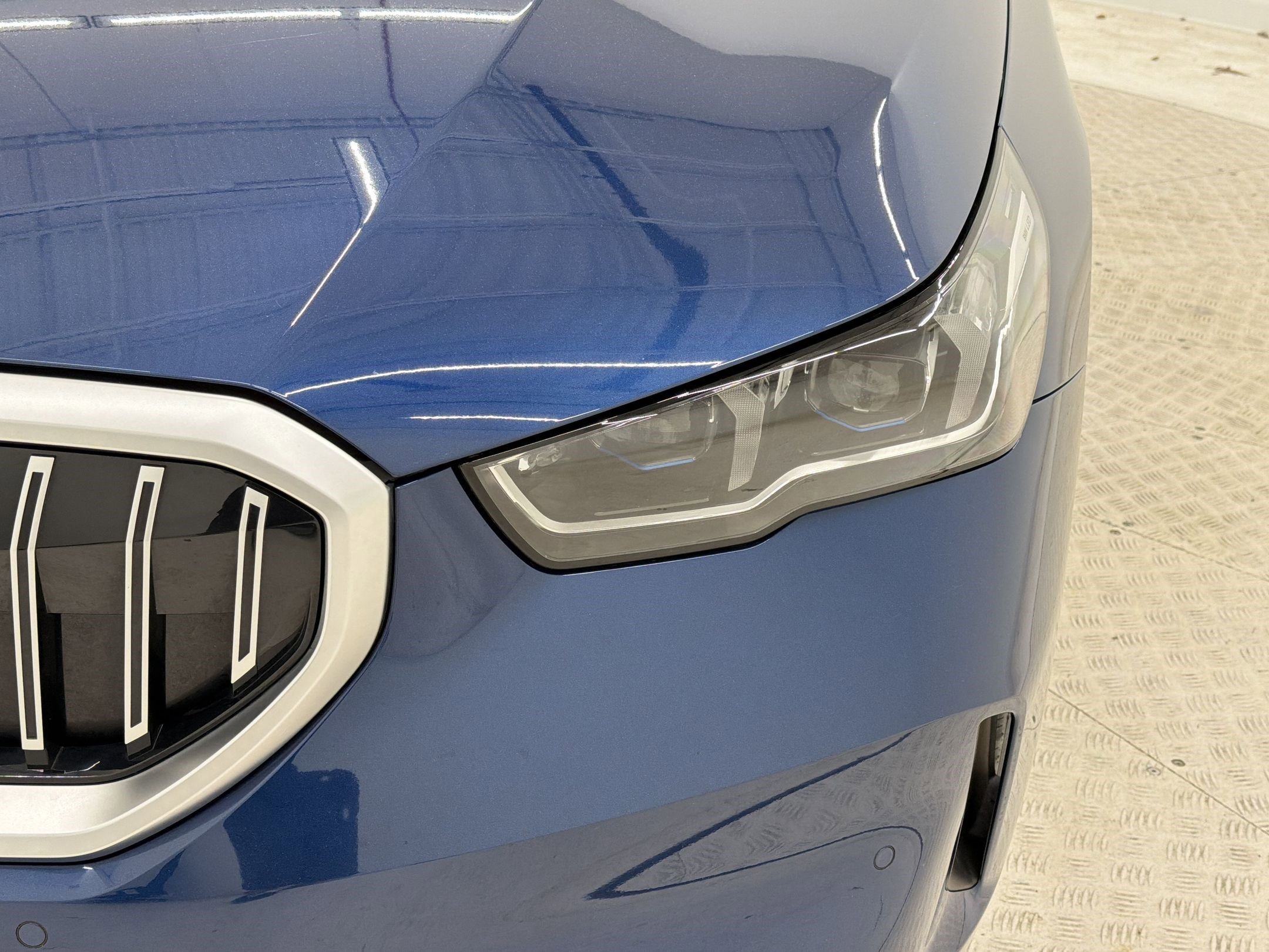 Used 2025 BMW 530i w/ Premium Package RWD image 11