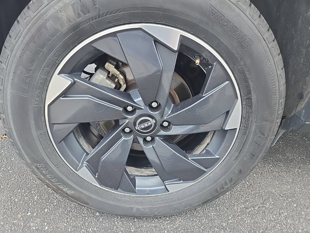 Used 2025 Nissan Rogue SV AWD/4WD image 36