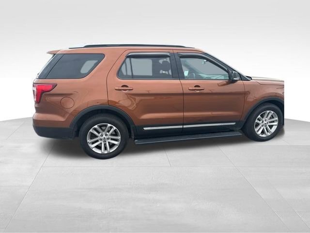 Used 2017 Ford Explorer XLT w/ Equipment Group 201A FWD image 9