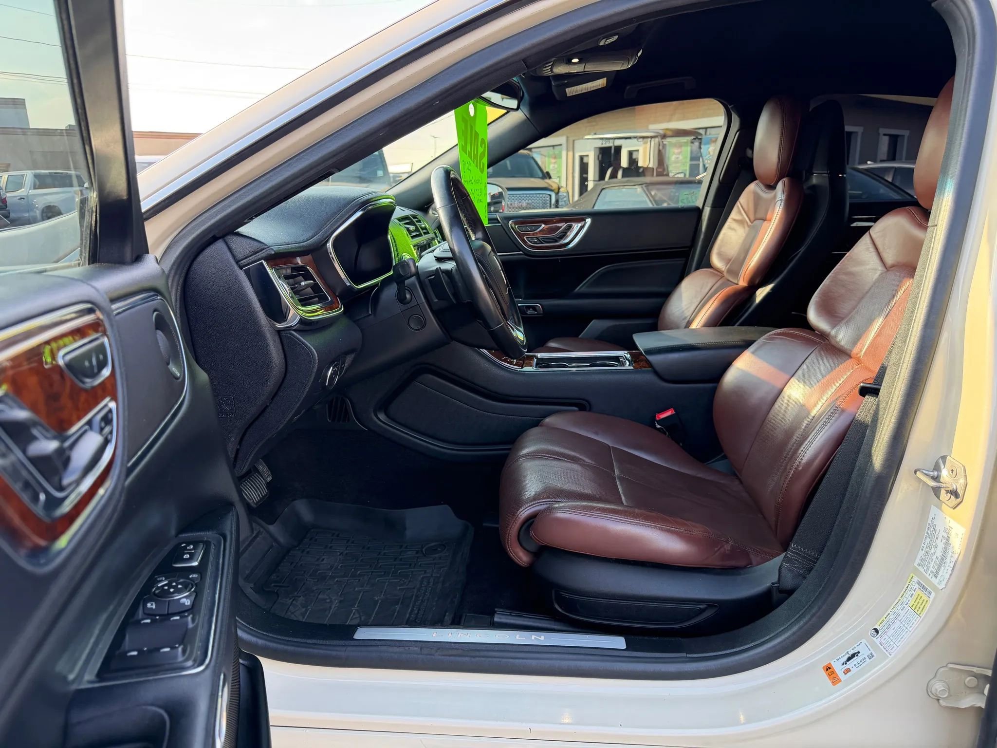 Used 2018 Lincoln Continental Reserve w/ Continental Climate Package FWD image 4