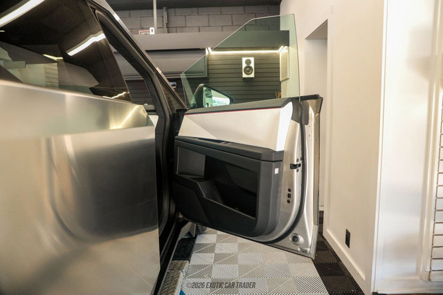 Used 2024 Tesla Cybertruck AWD Crew Cab image 22