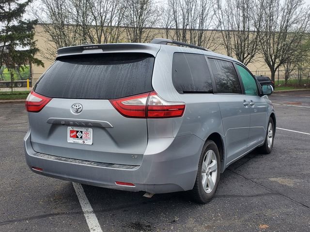 Used 2015 Toyota Sienna LE FWD image 4