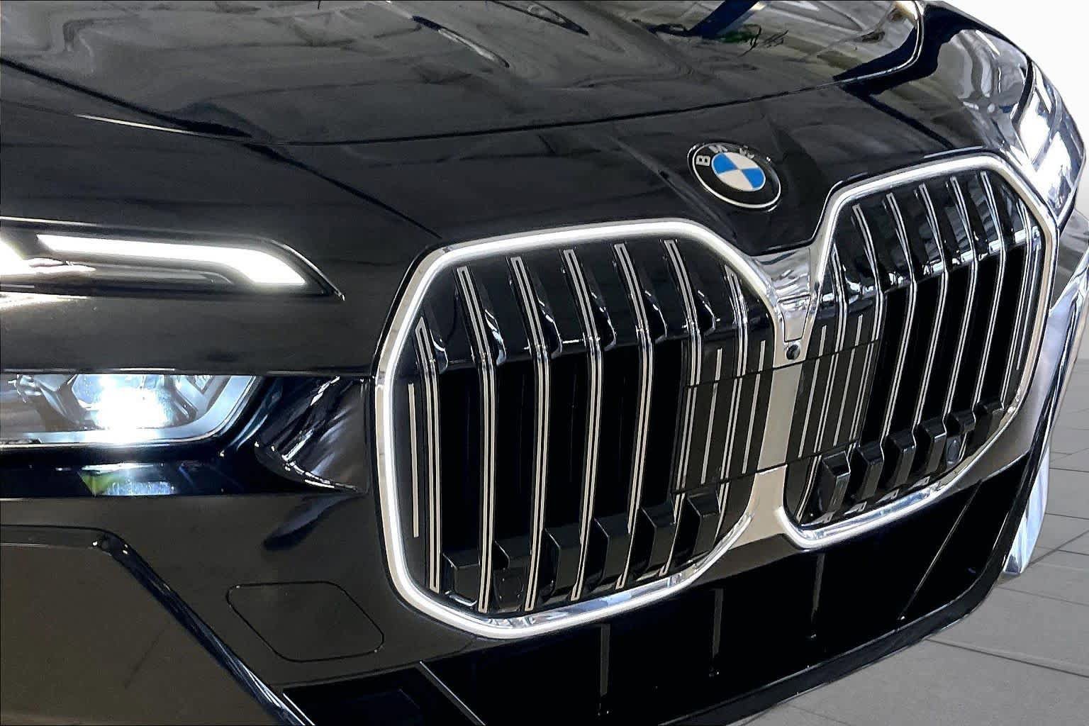 Certified 2025 BMW 740i RWD image 29