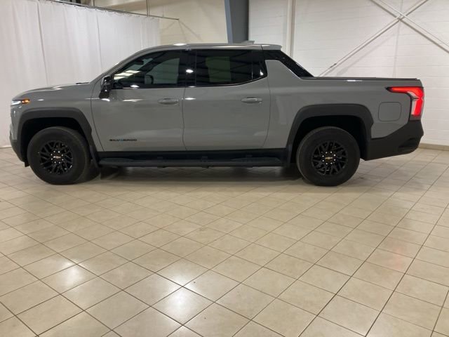 Used 2025 Chevrolet Silverado EV LT image 3