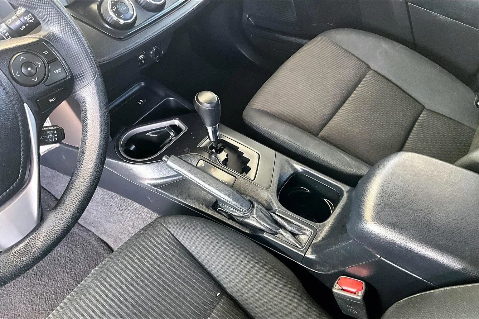 Used 2017 Toyota RAV4 LE FWD image 15
