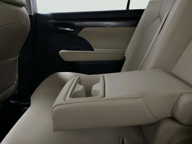 Used 2024 Toyota Highlander Limited AWD/4WD image 63