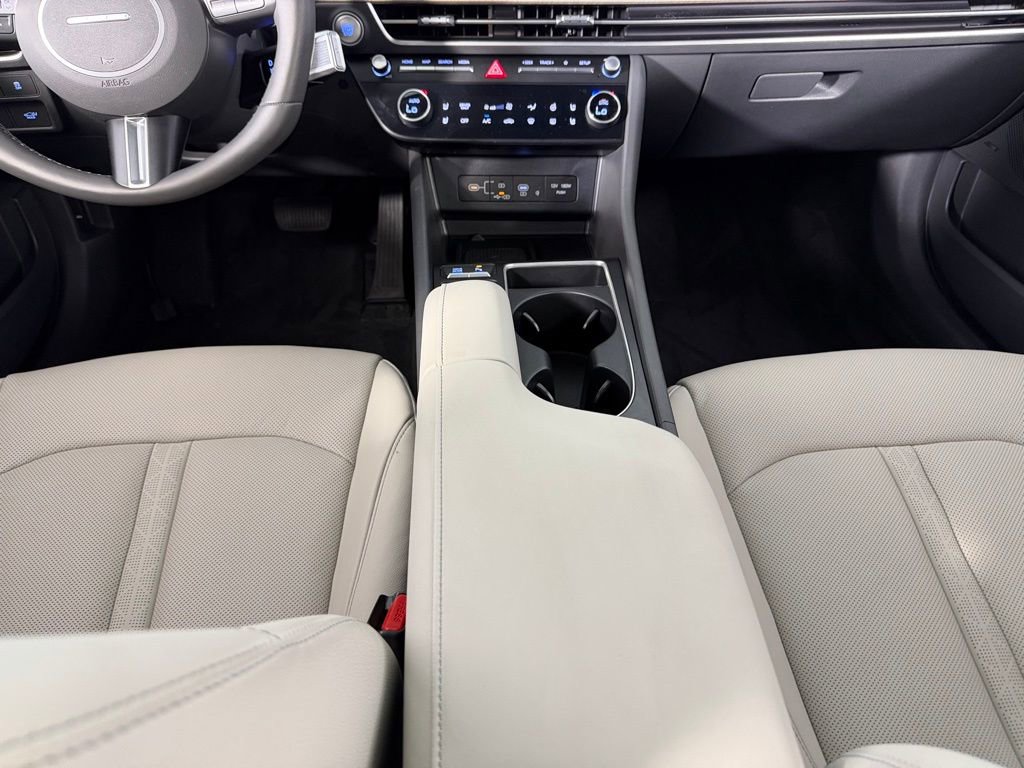 Used 2025 Hyundai Sonata Limited image 17