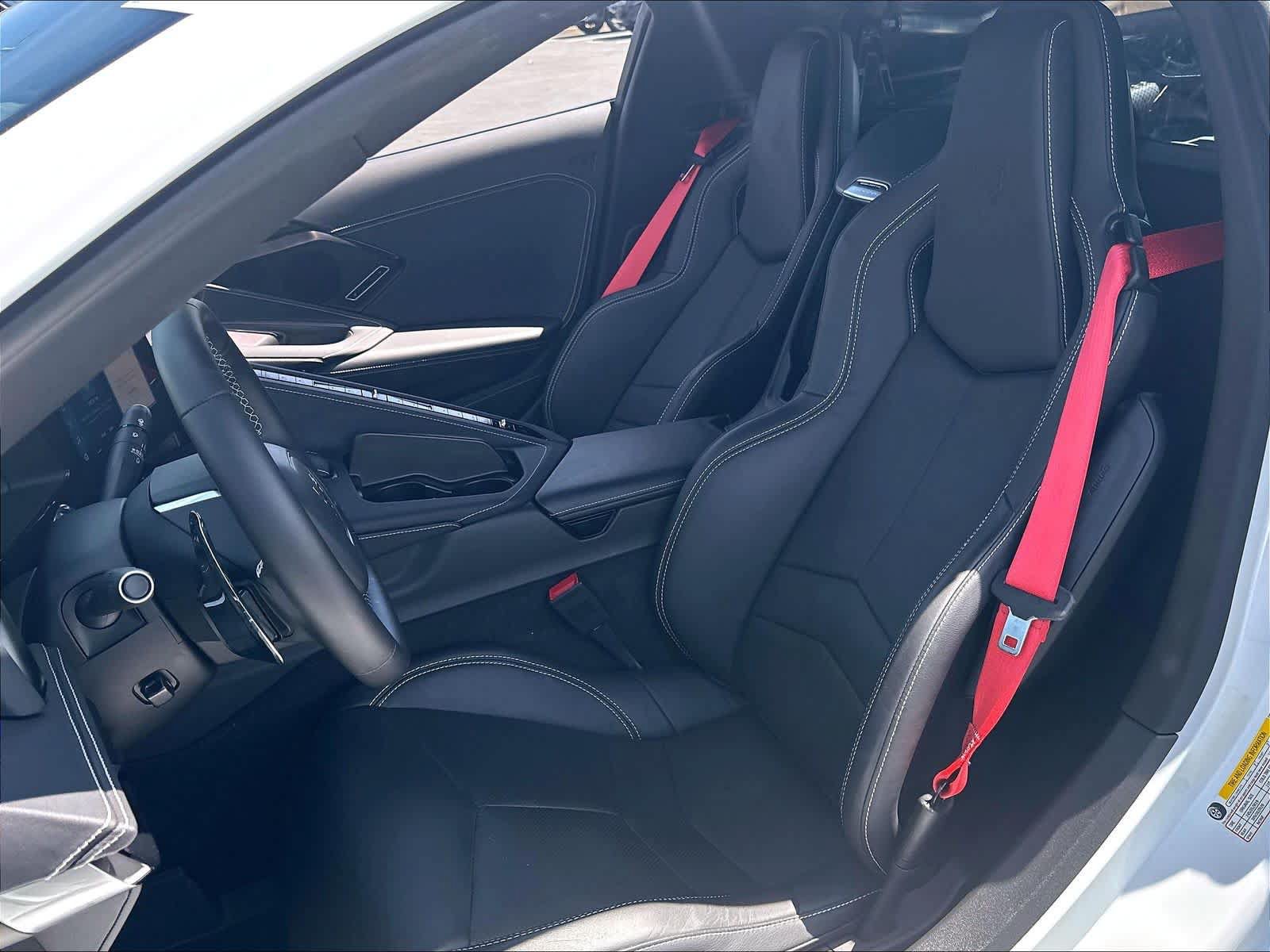 Used 2024 Chevrolet Corvette Stingray Preferred Cpe RWD image 21