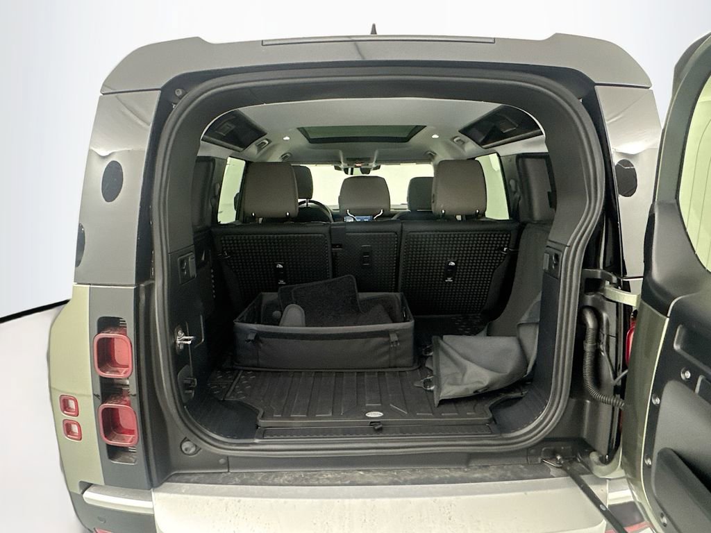 Used 2025 Land Rover Defender 110 S image 25