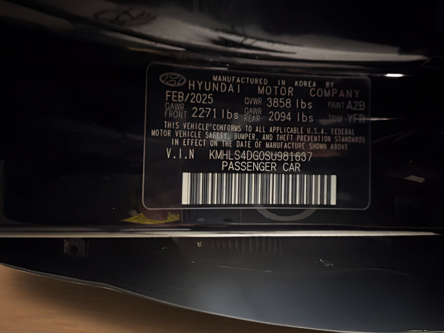 Used 2025 Hyundai Elantra SEL FWD image 25
