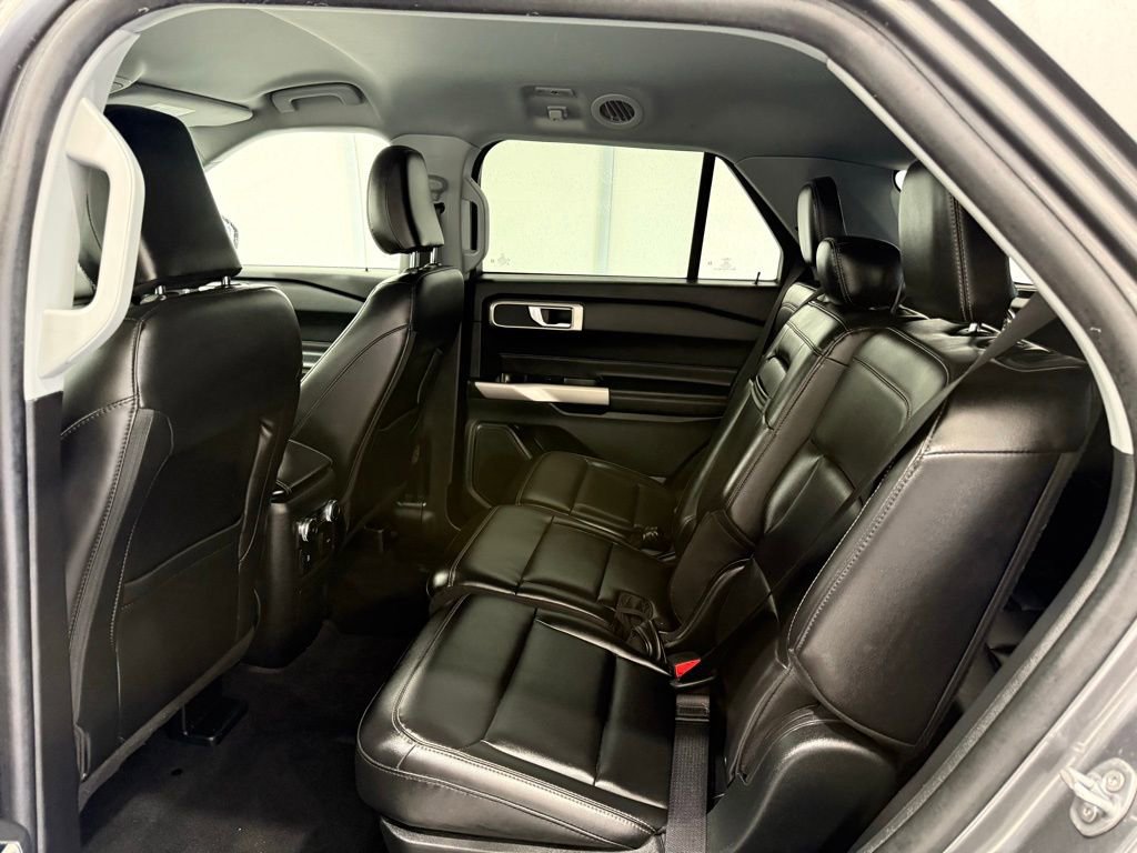 Used 2022 Ford Explorer XLT w/ Equipment Group 202A image 18