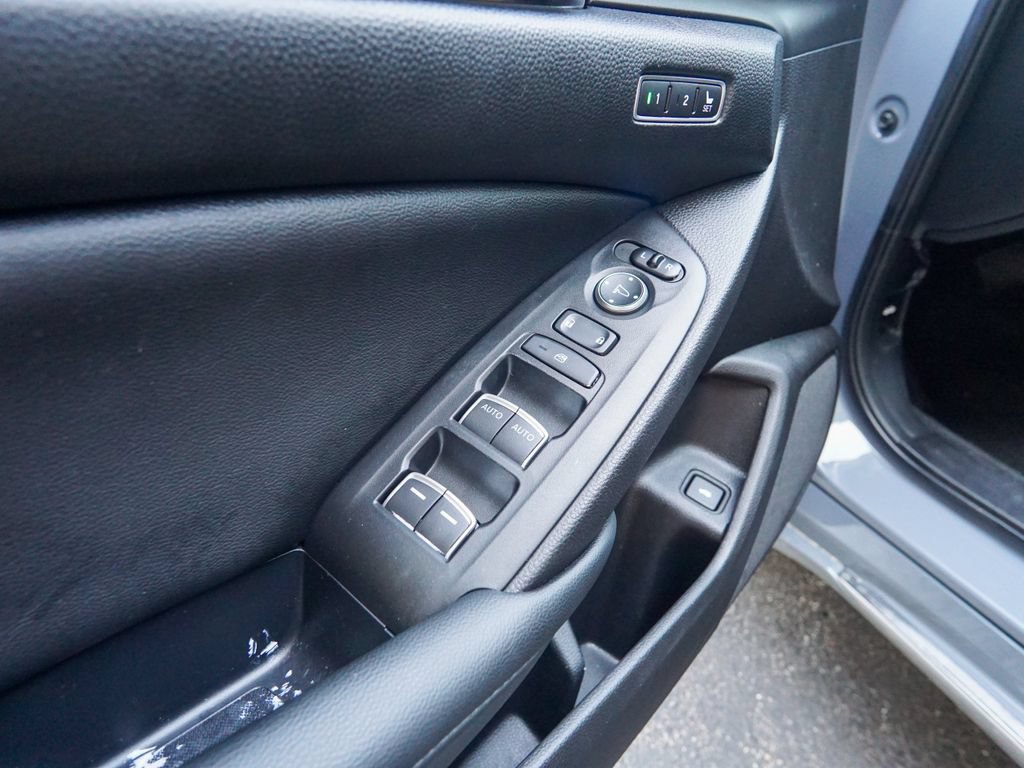Used 2022 Honda Accord Touring image 16