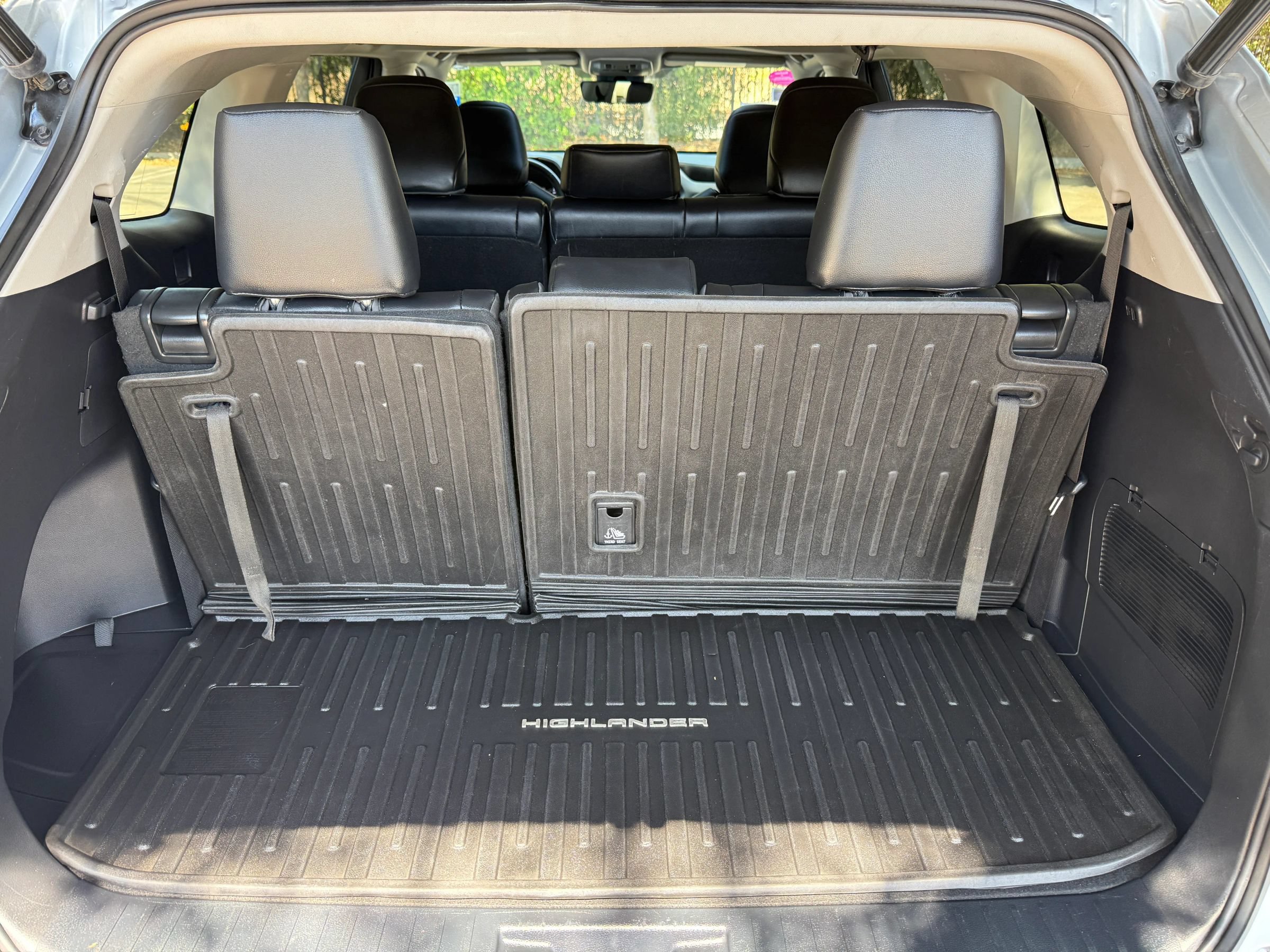 Used 2022 Toyota Highlander XLE FWD image 24