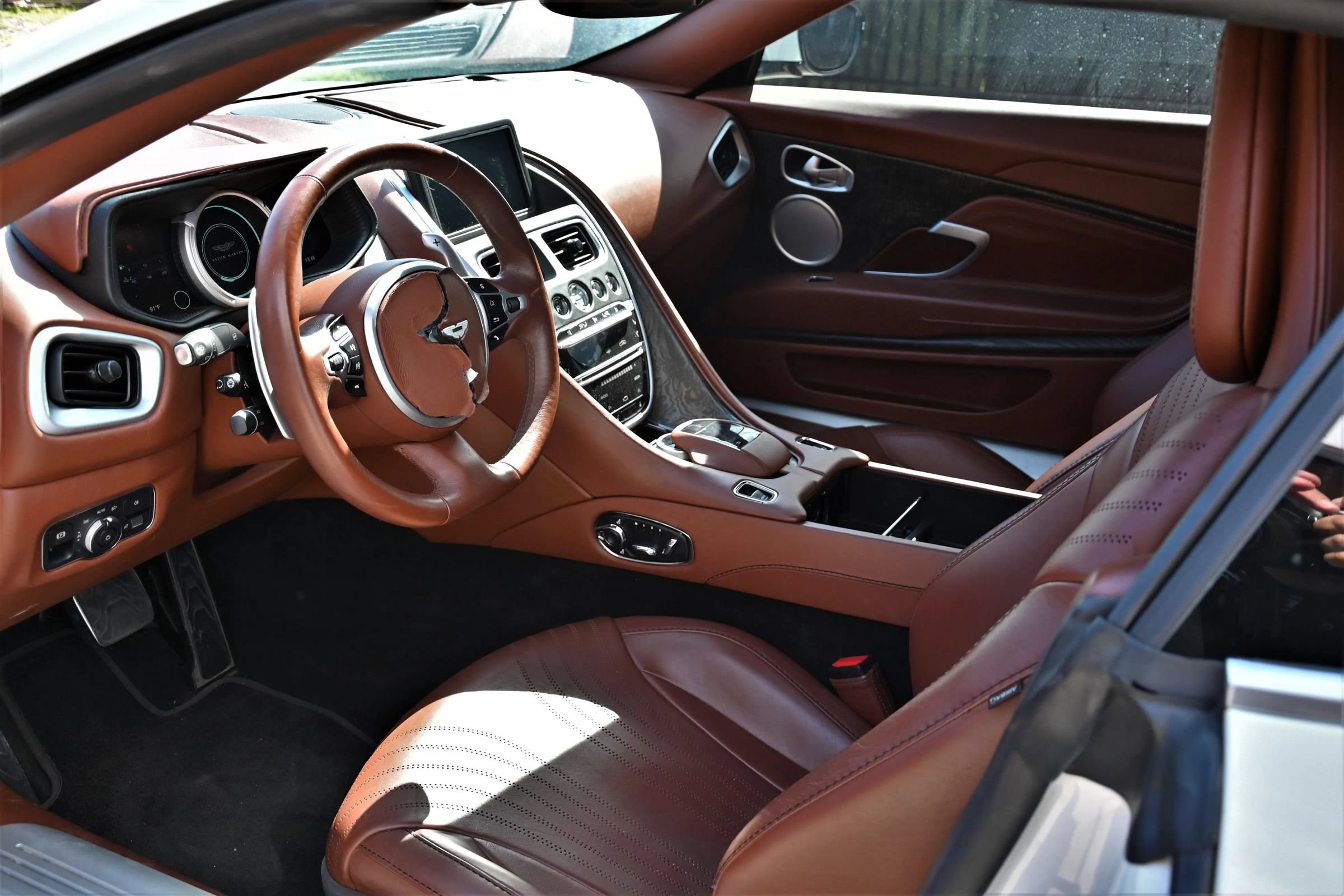 Used 2020 Aston Martin DB11 Volante RWD image 13