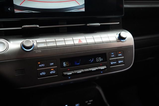 Used 2025 Hyundai Kona SEL FWD image 27