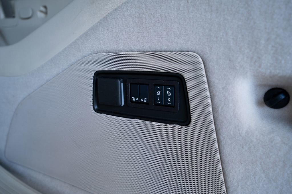 Used 2025 Cadillac Escalade ESV Sport Platinum w/ LPO, ONYX Package RWD image 55