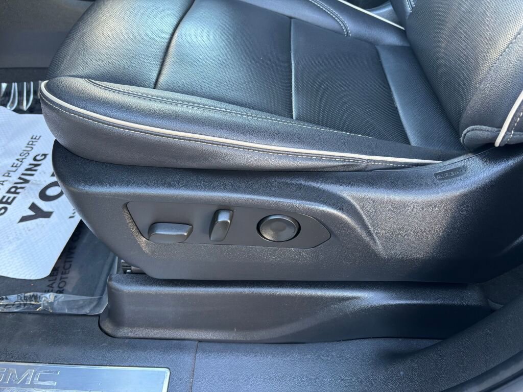 Used 2022 GMC Yukon XL SLT w/ SLT Luxury Package image 21