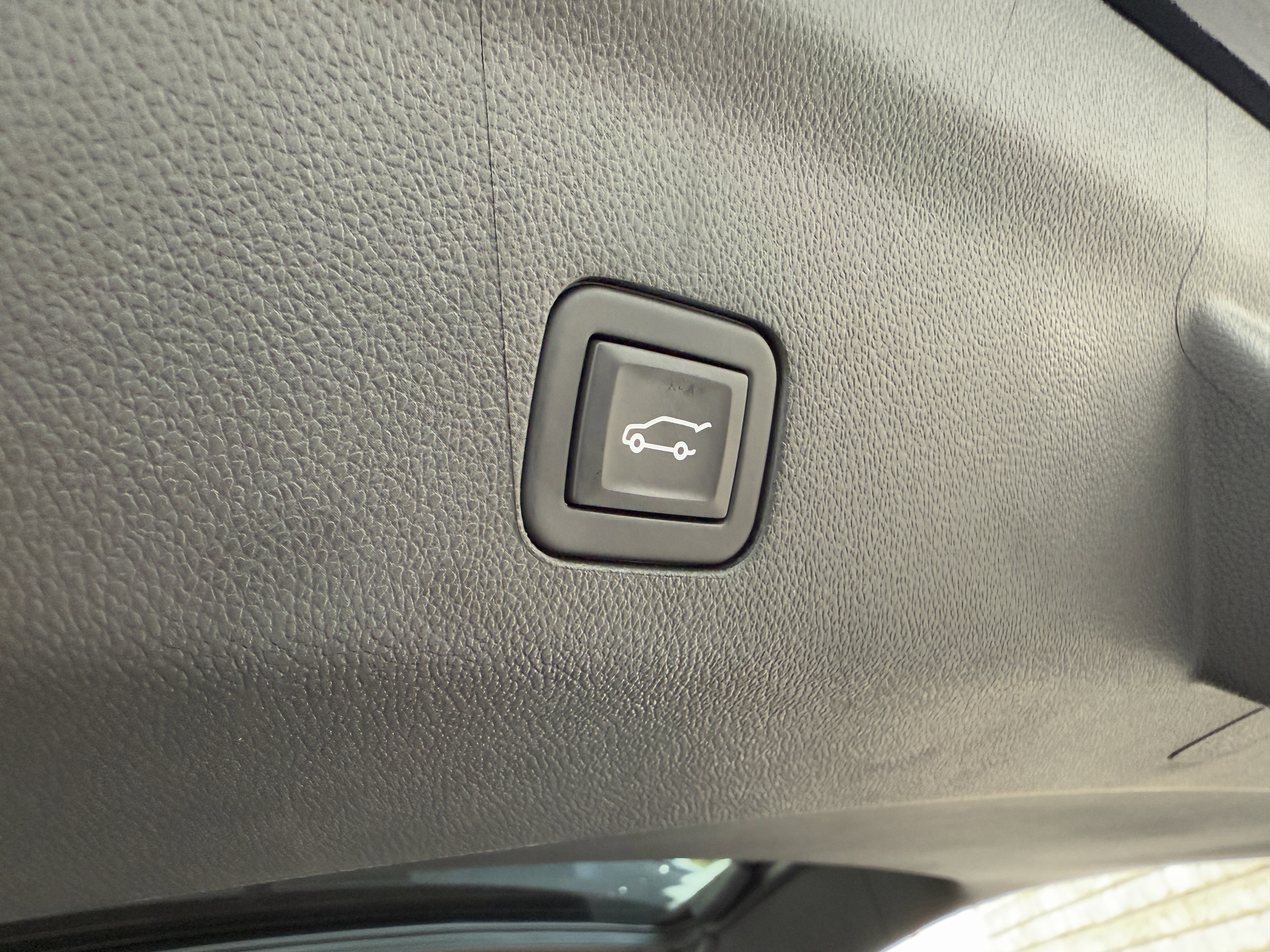 Used 2023 GMC Yukon XL Denali image 35