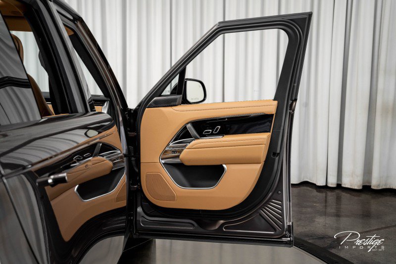 Used 2025 Land Rover Range Rover SE image 35