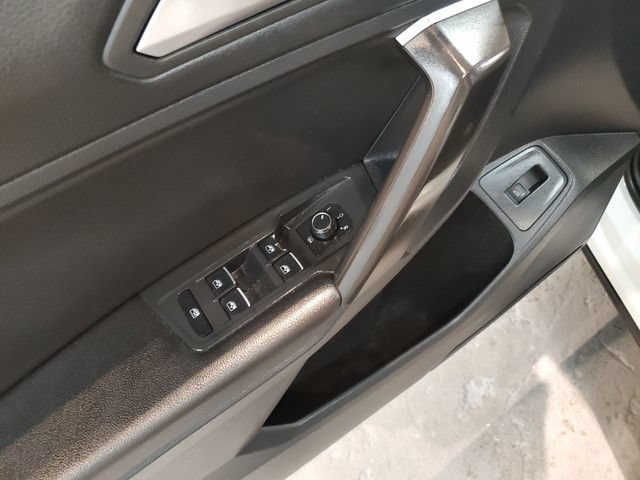 Used 2021 Volkswagen Tiguan SEL AWD/4WD image 12