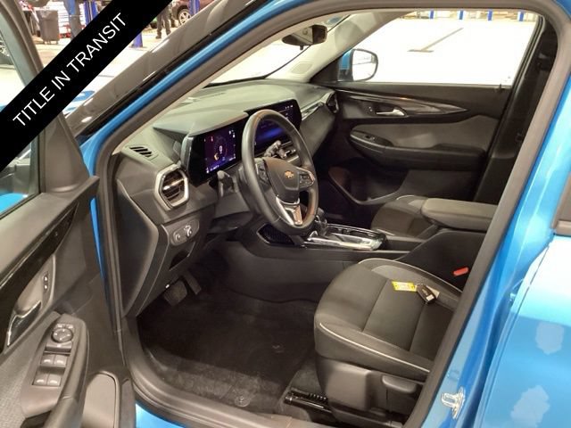 Used 2025 Chevrolet TrailBlazer LT w/ LT Cold Weather Package AWD/4WD image 5