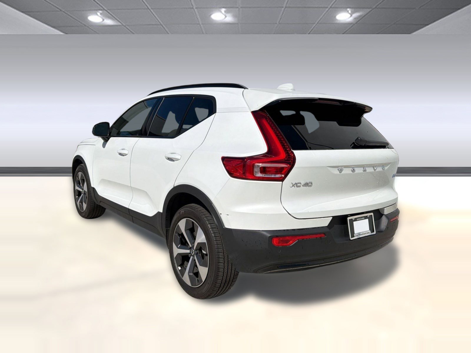 Certified 2023 Volvo XC40 B5 Plus w/ Protection Package Premier image 3